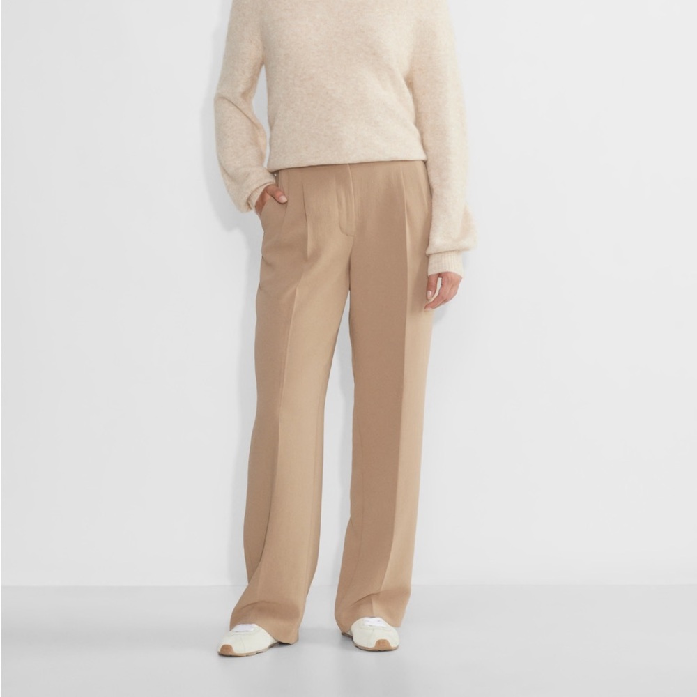 NWT The Effortless Pants Crepette™️ from Aritzia in Gold Camel